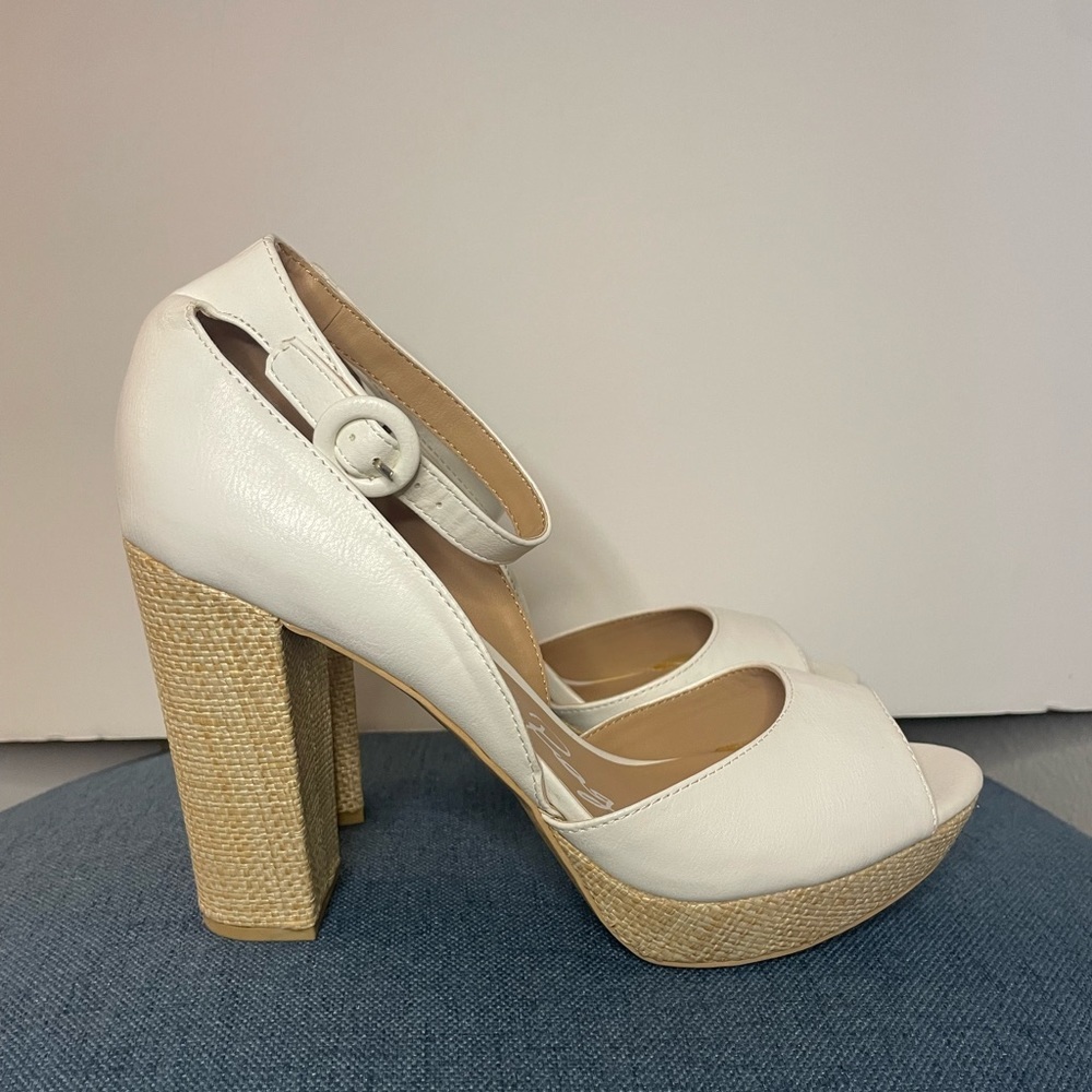 American Rag Cie White Platforms Open Toe Strappy Areeta 5” Heel size 10